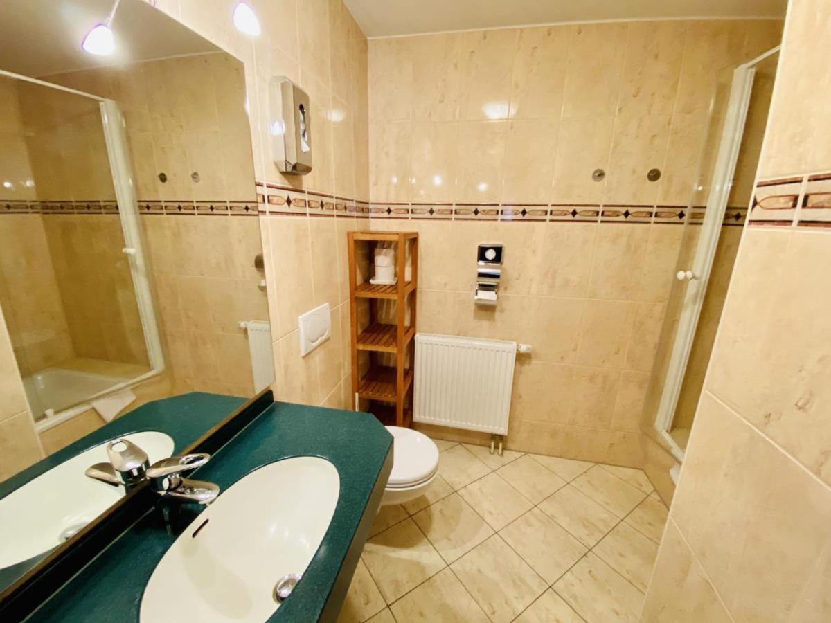 Doppelzimmer Dinner, Direkt Am Alten Strom Росток Экстерьер фото