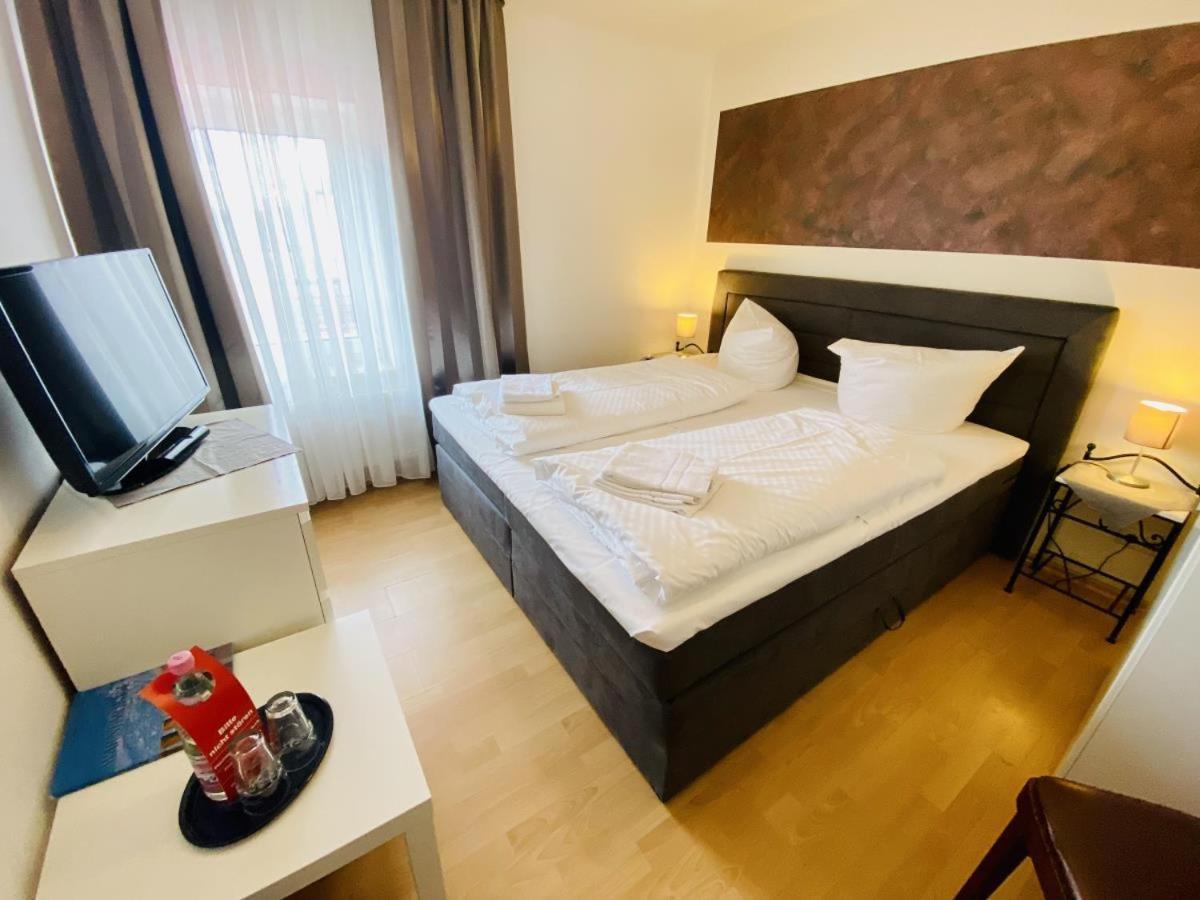 Doppelzimmer Dinner, Direkt Am Alten Strom Росток Экстерьер фото